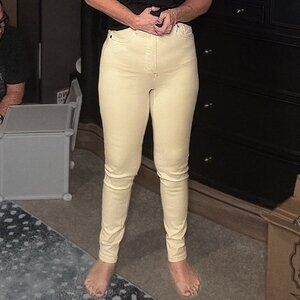 Judy Blue Cream Ankle Jegging — Size 28/7, Slim Fit, Stretchy + Chic 🤍